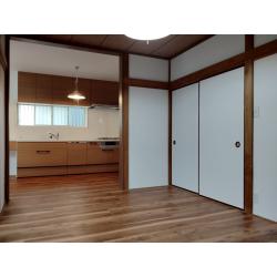 キッチンの配置をすっきりとさせ生活動線を考えた住まいになりました。