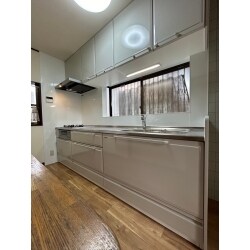 タカラスタンダードのシステムキッチン【エーデル】を施工させて頂きました。