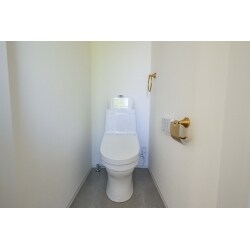 すっきり使いやすいTOTOのトイレです。