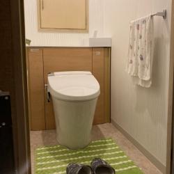 収納棚付きトイレ