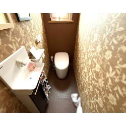 トイレが古くなったので新しい物に取り替えたいとご要望で施工させていただきました。