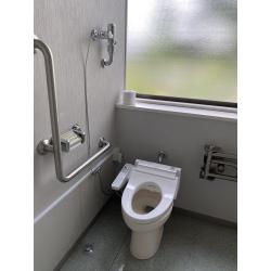 コンベンションセンターの多目的トイレ
