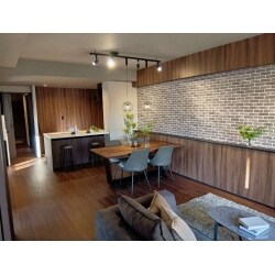 マンションのフローリング張替えと壁紙を貼り替え　カフェスタイルへリノベーション
