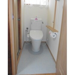 段差解消　安心のトイレリフォーム