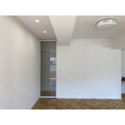 ご主人のご祖父母様がお住まいだった家を、ご夫妻とお子様3人の将来の成長を考えた家の形に。
今回のリフォームは、床材とトイレはお施主様より支給されました。
1階部分のキッチンと浴室は以前リフォームをされていたので、今回はそれ以外の箇所をリフォームさせていただきました。