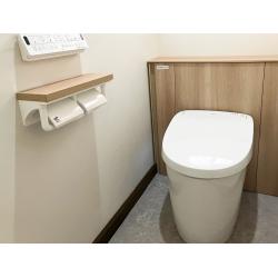 キャビネット付きで見た目がすっきり。便器奥を隠して掃除の手間を軽減し、内部には収納スペースも確保。使いやすさと清潔感を兼ね備えた快適なトイレ空間に生まれ変わりました。

