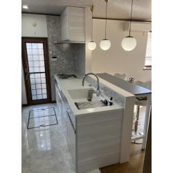 いつでもリビングを見渡せ、お料理中も会話が弾みますね！