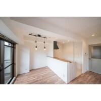 リビングダイニングと畳のお部屋をモダンに。