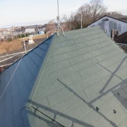 屋根重ね葺き工事の施工事例です！
屋根材や貫板の劣化程度、今後も長くお住まいになるというご希望から
金属屋根・スーパーガルテクトでの施工をご提案させていただきました。
お客様のご要望にあわせた工事プランをご提供いたします！