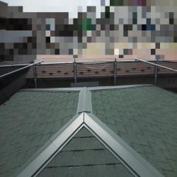 屋根重ね葺き工事の施工事例です！
天候にも恵まれ、予定通りの工期で完工でき、良かったです。
暑い中での作業でしたが、施主様からの冷たい飲み物の差し入れをいただいたおかげで
熱中症にもならず、作業できました！本当にありがとうございました。