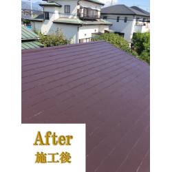 屋根塗装工事の施工事例です！
経年劣化で屋根の色褪せが起こっていたので、塗装工事をご提案させていただきました。
高圧洗浄後、下塗り・中塗り・上塗りを丁寧に行いました。
防水性・耐久性・美観を維持するためにも塗装工事は重要になります。