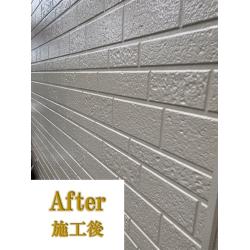 外壁や屋根は適切な時期に塗装することが重要になります！
必ず塗装をするべき時期がきますが、その時に放置してしまうと、雨漏りに繋がり
建物自体の強度が低下することにより、大きな工事が必要になってしまう可能性があります！
劣化の症状(ひび割れや塗料の剥がれなど)が生じた際は注意してください！！！
