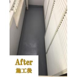『ベランダ防水工事』の施工事例になります。
ベランダは、定期的に塗装を行わないと雨漏りが起きやすい場所です。
屋根のように傾斜が少ないので水が溜まりやすい構造をしているので水分による劣化が心配です。
そのためしっかりとした防水塗装が重要になってきます。