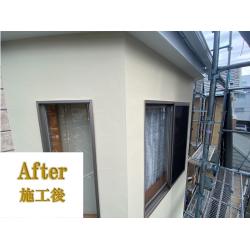 屋根塗装工事に合わせて外壁塗装工事を施工しました。
外壁の面により使用する塗料が違っていたため、丁寧に施工しました。
クラック補修も塗装前に行い、綺麗な外壁に仕上げました。