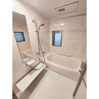 浴槽とシャワーにこだわり、ピンクと白のお気に入りな浴室空間