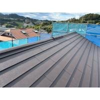 重たい瓦屋根から軽量の日本製金属屋根材へ葺き替え工事 逗子市