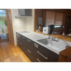 奥様の希望の仕様が叶った最新のシステムキッチンになりました。