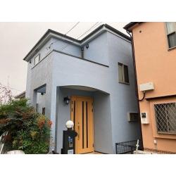 築15年以上経過していて初めての塗装工事になります。ｼﾞｮﾘﾊﾟｯﾄの外壁は下塗りが重要なので、ｶﾁｵﾝ系下塗材を2回塗りで下地を整えてから当店一押しの超低汚染遮熱塗料ﾘﾌｧｲﾝ2回塗りの計4回塗り仕様で施工させていただきました。コケ抑制剤も添加していますので長期的に美観が続く仕上がりになっています。