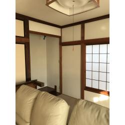 室内の漆喰壁を塗装するだけでお部屋全体が明るくみえ
漆喰の砂が落ちてくるのも防いでくれます。