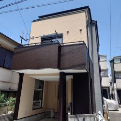 断熱効果の高いガイナ塗料で屋根と外壁を塗装しました。艶消しで上品に仕上がりました。