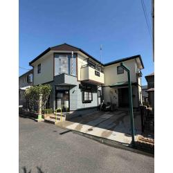 １５年前に外壁塗装と屋根塗装をさせていただき、その時のクオリティに満足をしていただき再度外壁塗装と屋根塗装のご依頼をいただきました。店舗兼住宅ですので、店舗部分は印象の残るブルーグレーのダブルトーンで仕上げました。