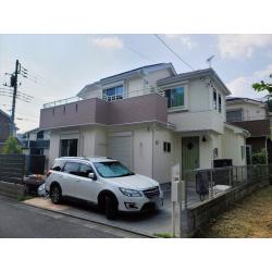 クリヤー塗装と塗りつぶし塗装、どちらにしようか悩んでいらっしゃったお客様ですが、
遮熱性などの機能面を重視して塗りつぶしでの塗替え実施となりました。
大幅に色を変更せず、雰囲気を残しながらのイメージチェンジとなりました。