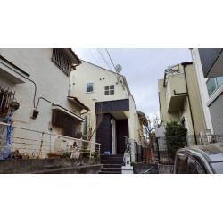 超低汚染リファイン1000MFーIRを使用した高耐久、超低汚染な塗替え工事です。
屋根は遮熱放熱に特化したプロクールFを使いこちらも高耐久で遮熱効果が高い塗装工事となっています。