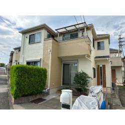 屋根、外壁には期待耐用年数13～16年の遮熱塗料を使用し、綺麗な外壁に生まれ変わりました。