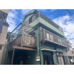 同系色の深みのある緑で塗装しました。