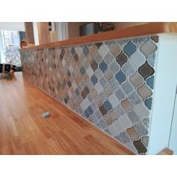 キッチンにカウンター造作し正面にタイル施工