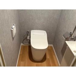 すっきりとしたタンクレスで、ホテルのような高級感溢れる空間。