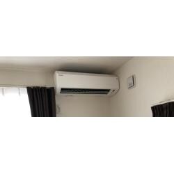 リビングへスタイリッシュなエアコンの設置