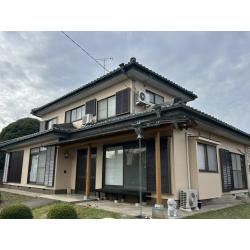 【外壁塗装】外壁：モルタル　塗料メーカー：アステックペイント　使用塗料：プラチナリファインMFーIR
【付帯塗装】
破風板・軒天・雨樋・雨戸、戸袋・玄関ポーチ柱・水切り
【シーリング工事】
冊子まわり増し打ち