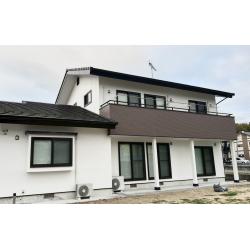 【外壁塗装】外壁：モルタル　塗料メーカー：アステックペイント　使用塗料：プラチナフッ素REVO２０００－IR
【付帯塗装】破風板・軒天・シャッターボックス・水切り　【シーリング工事】冊子まわり増し打ち工事