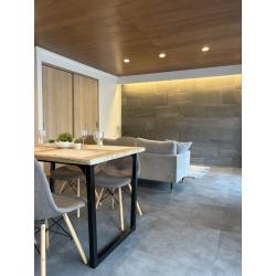 天井素材、壁素材、照明計画でおしゃれリビングに。