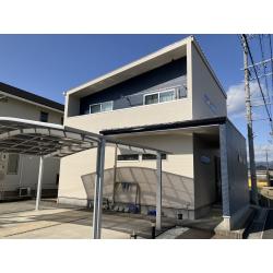 外壁塗装の塗り替えを行い、新築のような外観になりました！