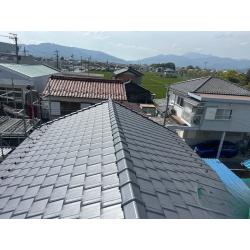 施工前は土葺きでしたが、今回施工させていただいた施工方法は
土を撤去して桟瓦葺きという施工でやらせていただきました。