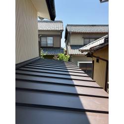 色あせ・劣化した屋根が新築のように生まれ変わった施工事例