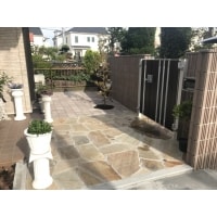 薄暗かった玄関周りを明るい雰囲気に外構リフォーム!