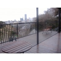 鉄骨スカイデッキで見晴らしのいいくつろぎ空間