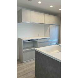 デザイン性と収納力を両立したカップボード