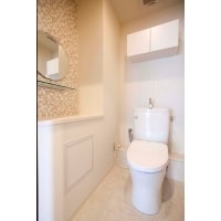 こだわりのタイルとカラフルな内装で遊び心のある空間に