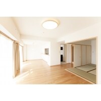 明るいリビングダイニング