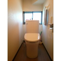 和式トイレと昔ながらの洗面台をリフォーム