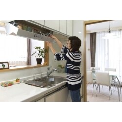 ご夫妻の身長を考慮した開放的なキッチン