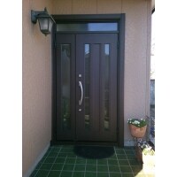 外壁がきれいになった後に気になるのは、古い玄関!