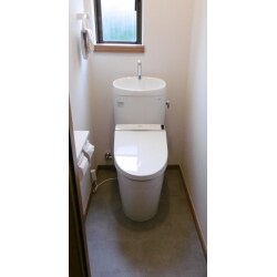 １階と２階のトイレリフォームをしました。