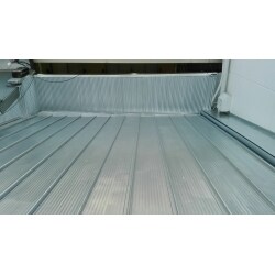 2階の屋根塗装と、3階の屋根をカバー工法工事、3階ベランダの防水工事をさせて頂きました。