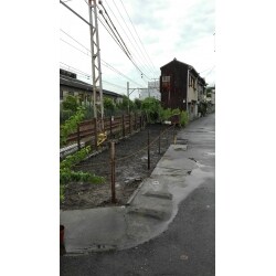 今は使われていない店舗兼住宅の建物を、解体撤去致しました。