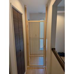 にゃんがーど　ねこ専用脱走防止扉を設置しました。